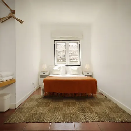 Story Гостьовий будинок Лісабон